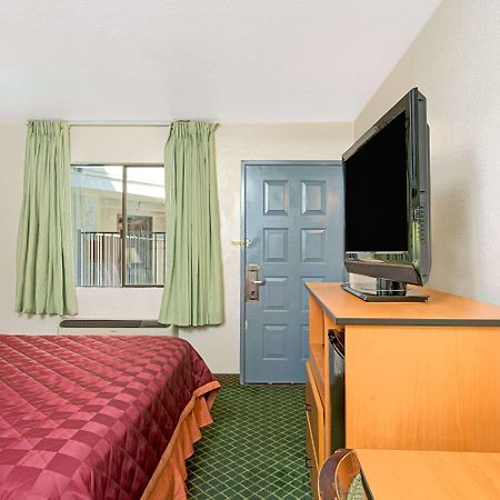 Travelodge Sacramento/Rancho Cordova Exterior photo